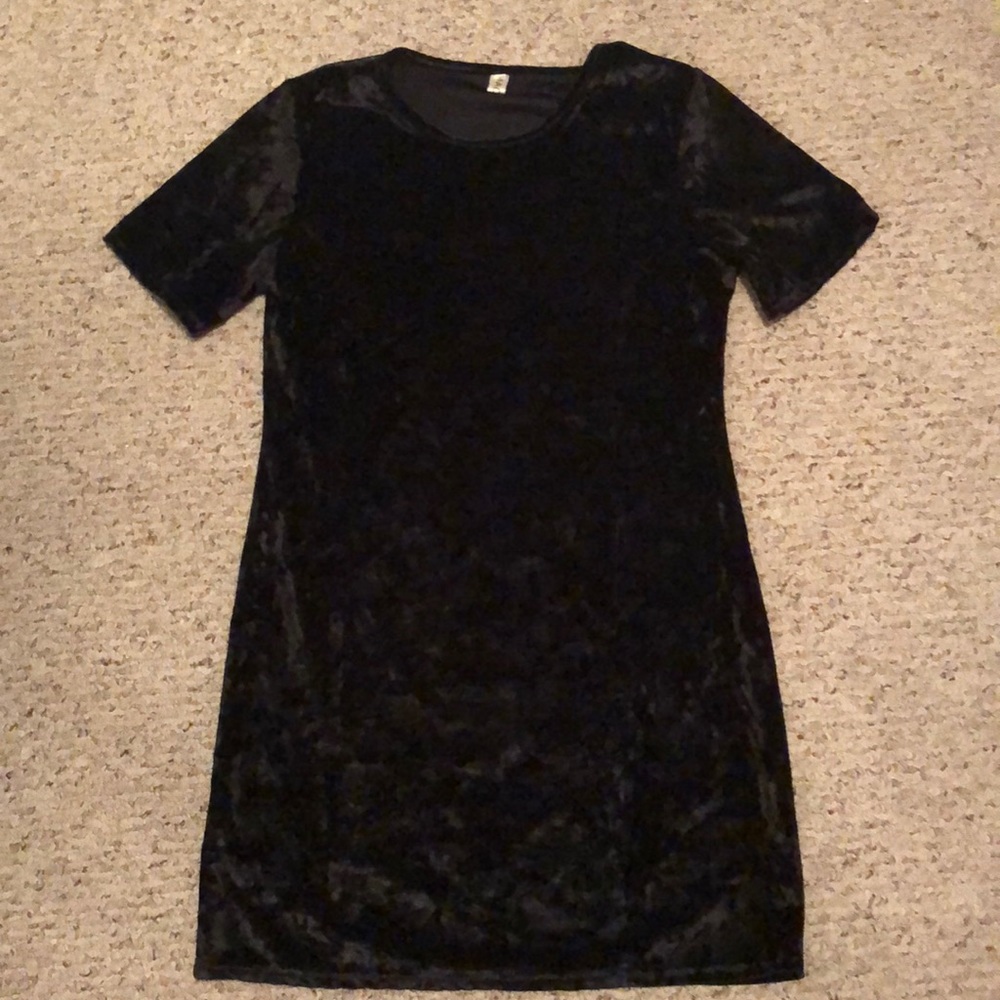 Black short sleeve velvet dress, Size M